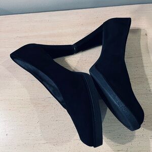 Stewart Wisemen suede pumps.